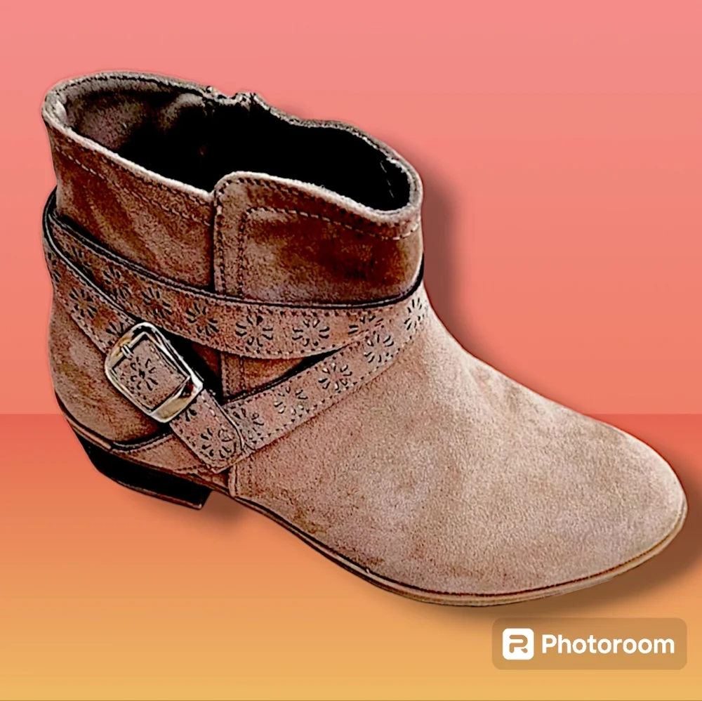Like New Girls Sz4 Suede Ankle Boots ZipUp Adjst Wrap Strap w Cute Starbursts